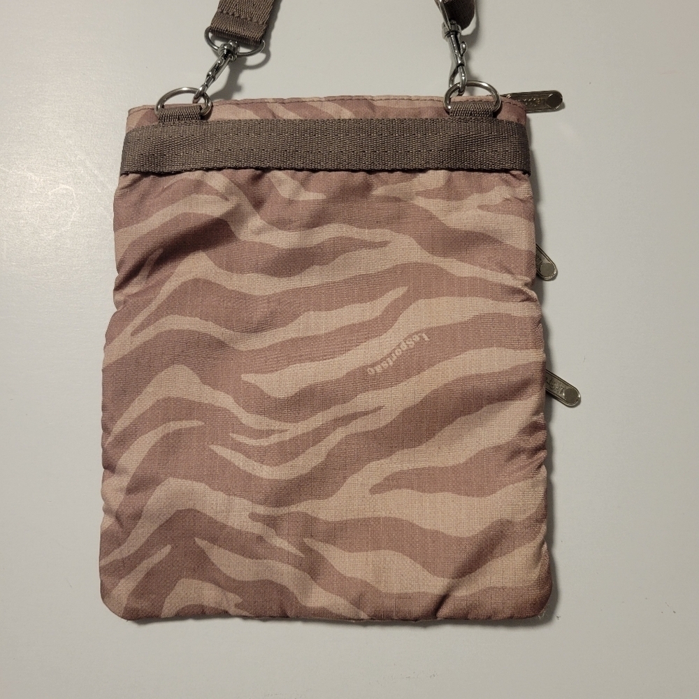 Lesportsac crossbody bag. - Picture 5 of 12